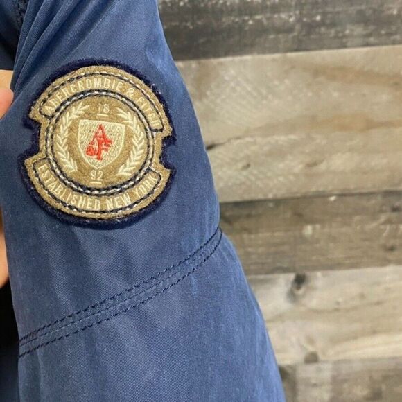 WOMENS NAVY BLUE ABERCROMBIE SHERPA FUR LINED PARKA JACKET M winter coat hood - Picture 4 of 12